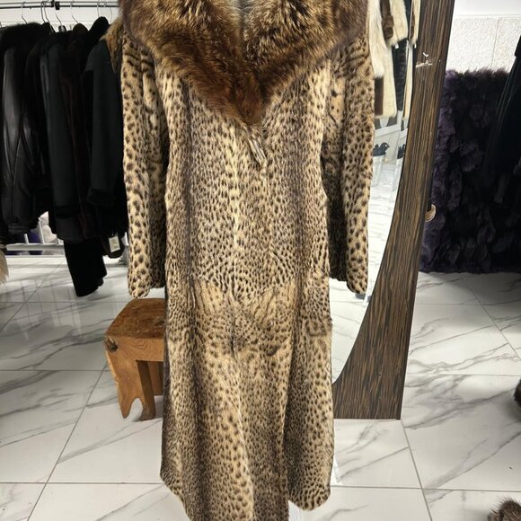 OSLO!!! SEMI-FITTED WITH RACOON COLLAR SIZE SMALL WAS 29000 FOR 4995 - Picture 2 of 3